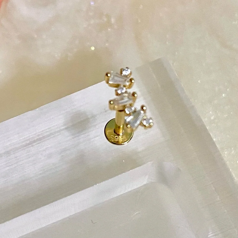Elegant Gold and zircon cartridge Stud Earring